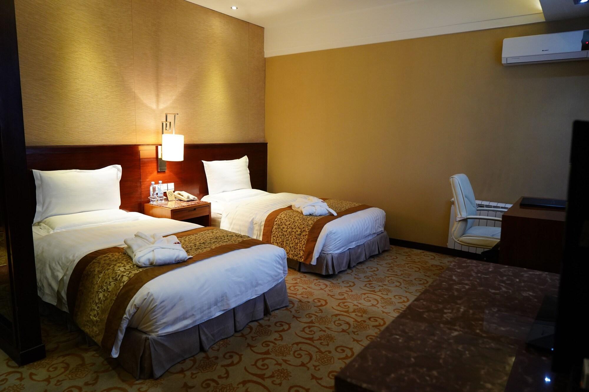 Soluxe Hotel Almaty Exterior photo