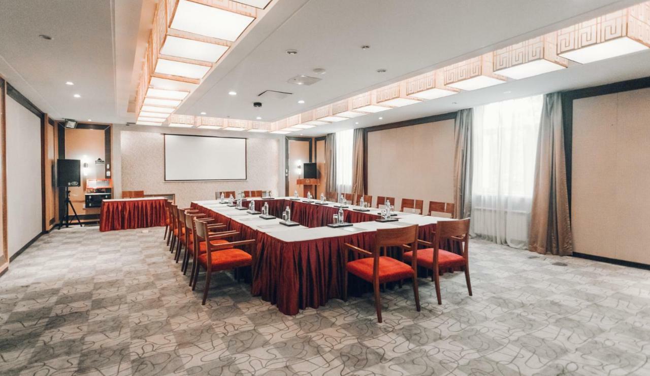 Soluxe Hotel Almaty Exterior photo