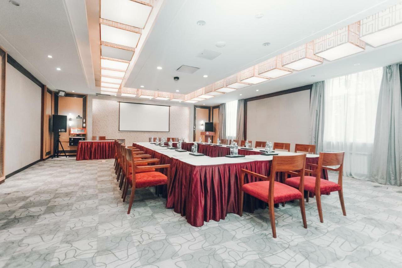 Soluxe Hotel Almaty Exterior photo